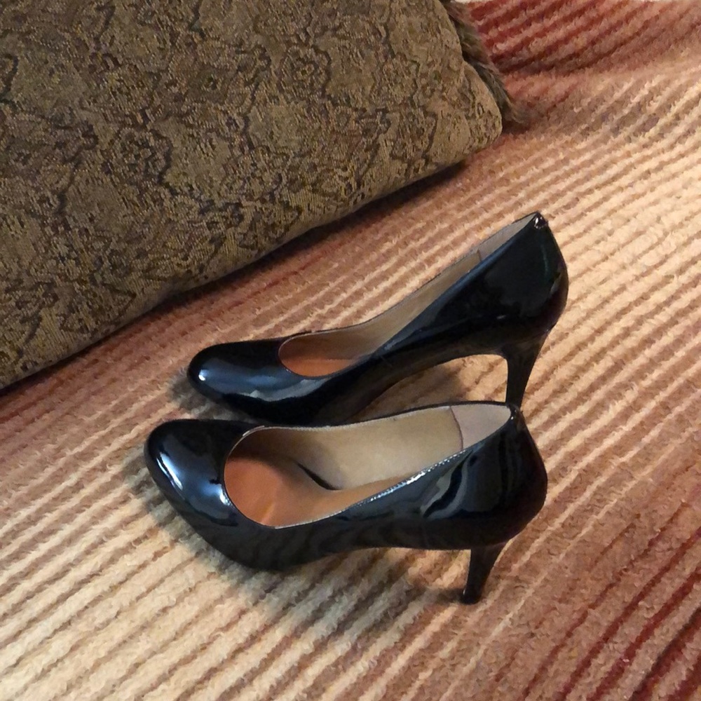 Black patent leather pumps